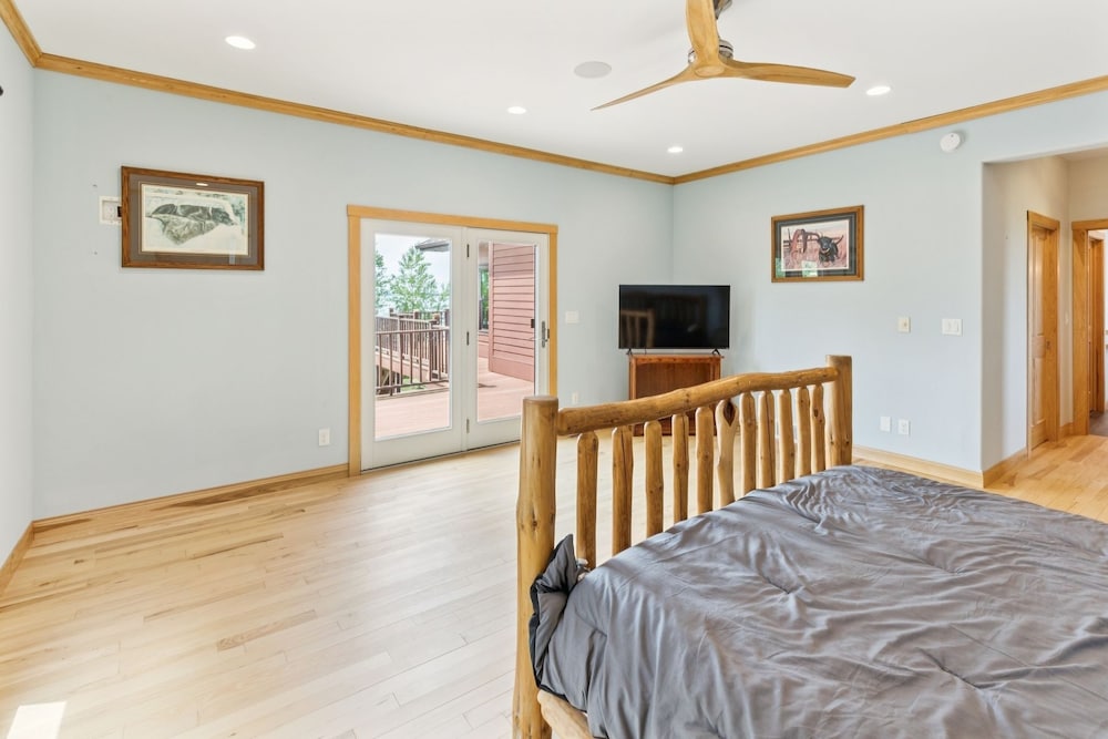 Lakeside 4br Retreat Private, Peaceful & Scenic 4 Bedroom Villa