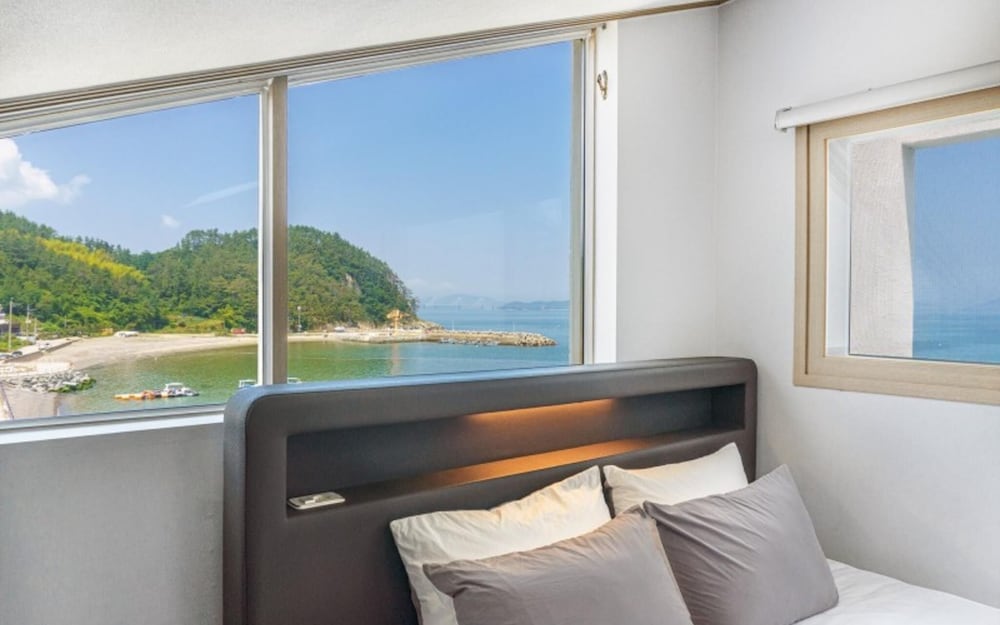 Geojedo Ocean View Dumo Mongdol Pension
