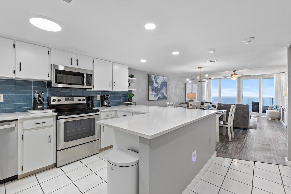The Shores Club 1105