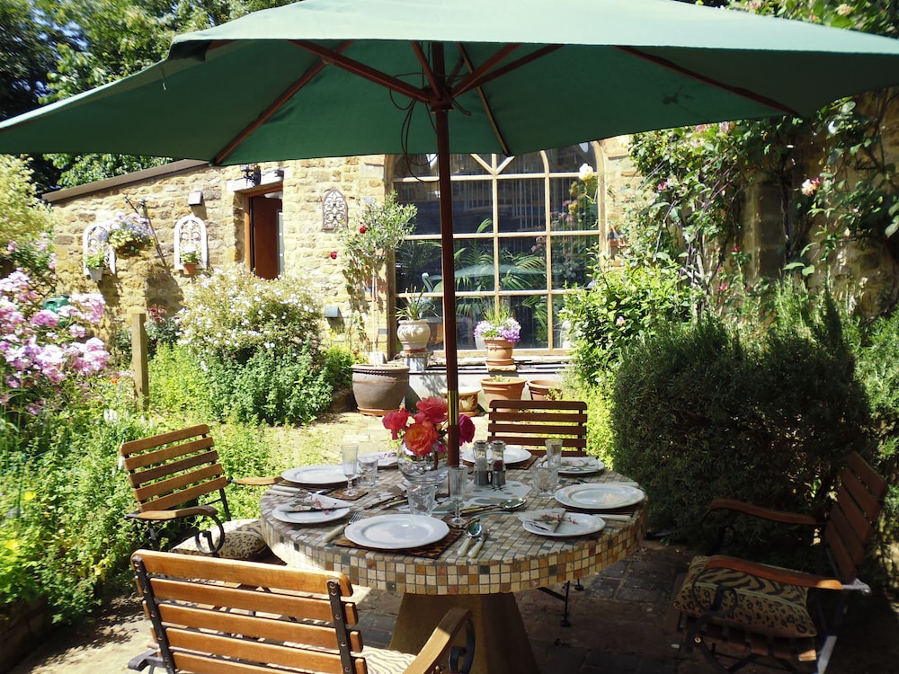 Wonderful Picturesque Countryside Cottage