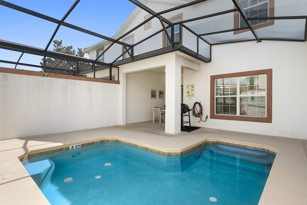 4BR Townhome With Pool at Storey Lake