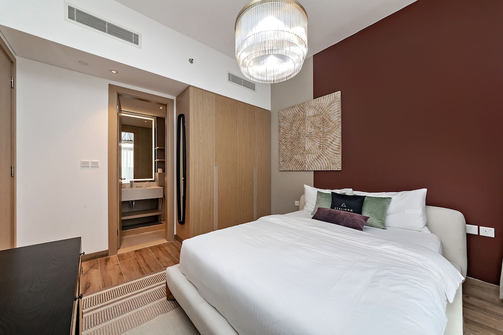 Oakley Square 1BR Apartment with maid's room