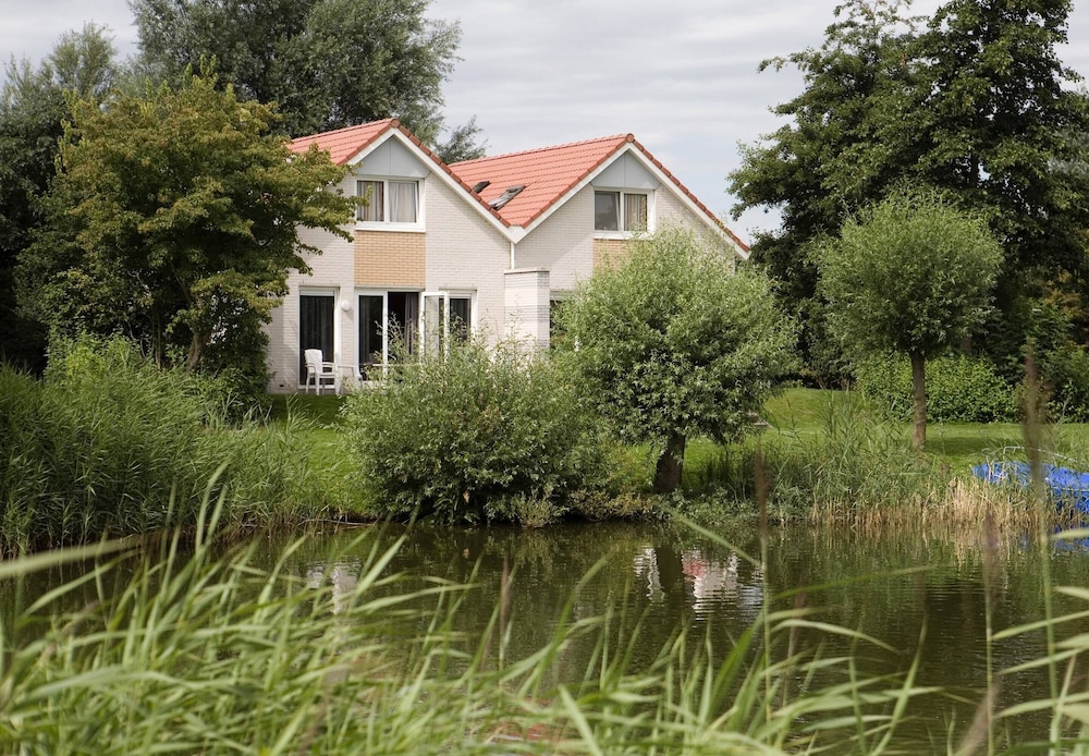 Nice Holiday Home on the Water in Friesland