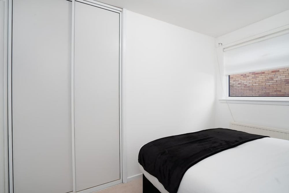 Comfy 3 Bed House - Free Parking