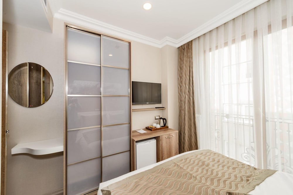 Alphonse Otel - Image 11