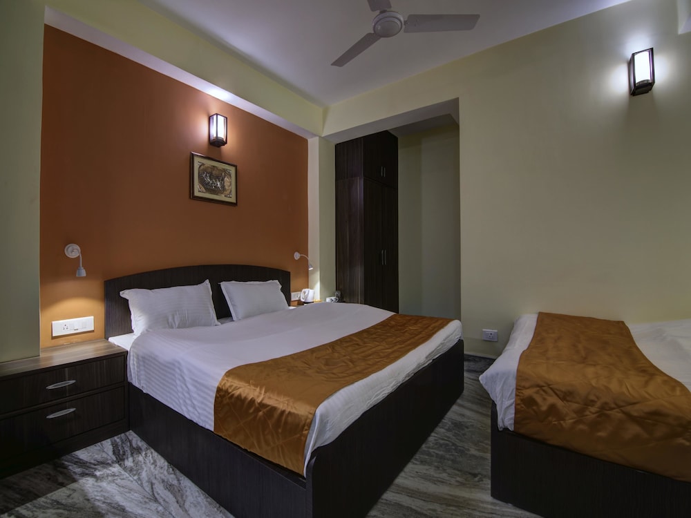 OYO 13465 Greendot Hotel