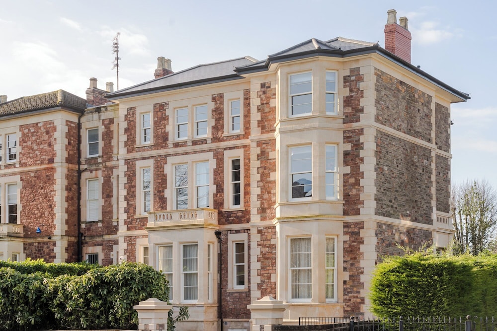 Your Apartment - Pembroke House