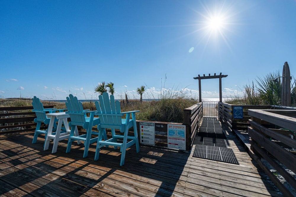 Top of the Gulf 320 Beachfront Free Beach Chairs