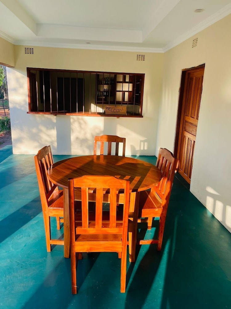 Royal South Luangwa Safaris Lodge