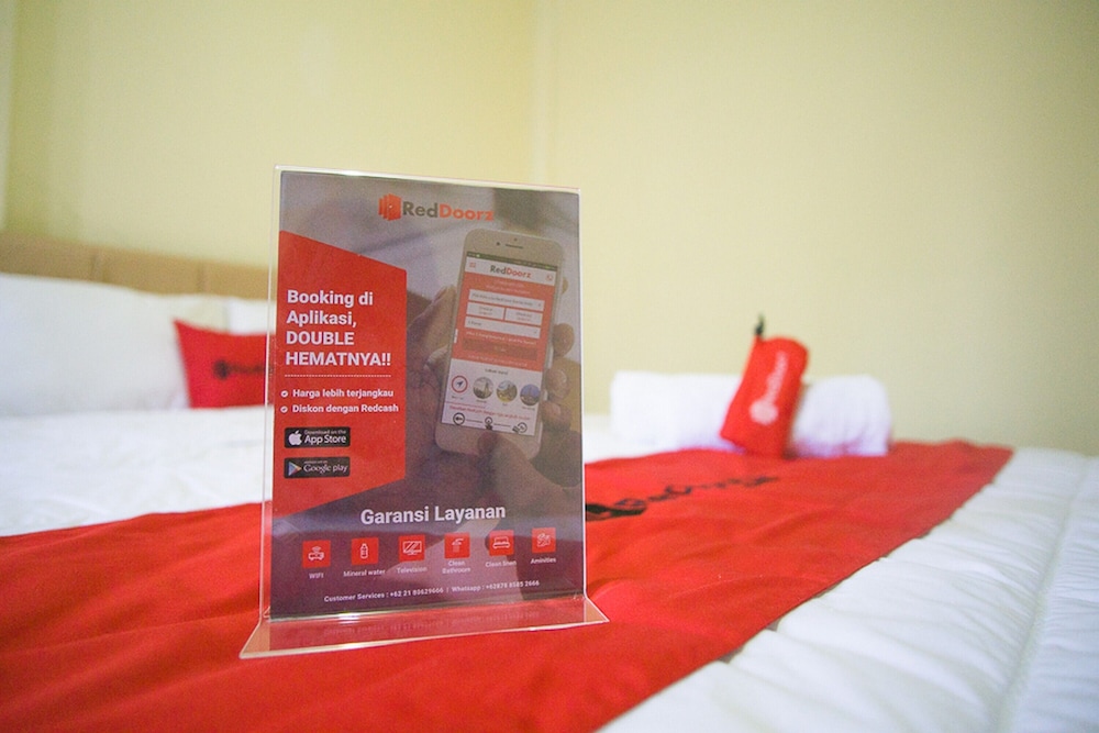 RedDoorz @ Mawun Street Kuta view 4