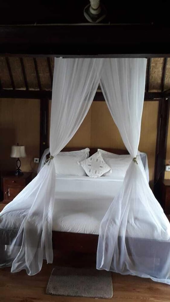 Batur Lakeside Huts