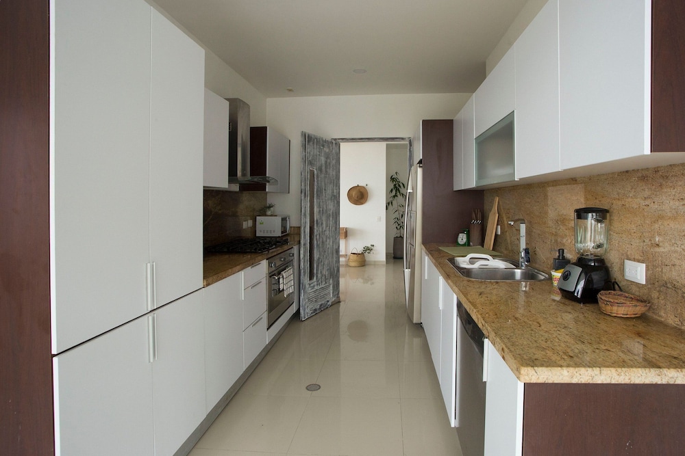 Condominio frente al mar  Morros Epic.