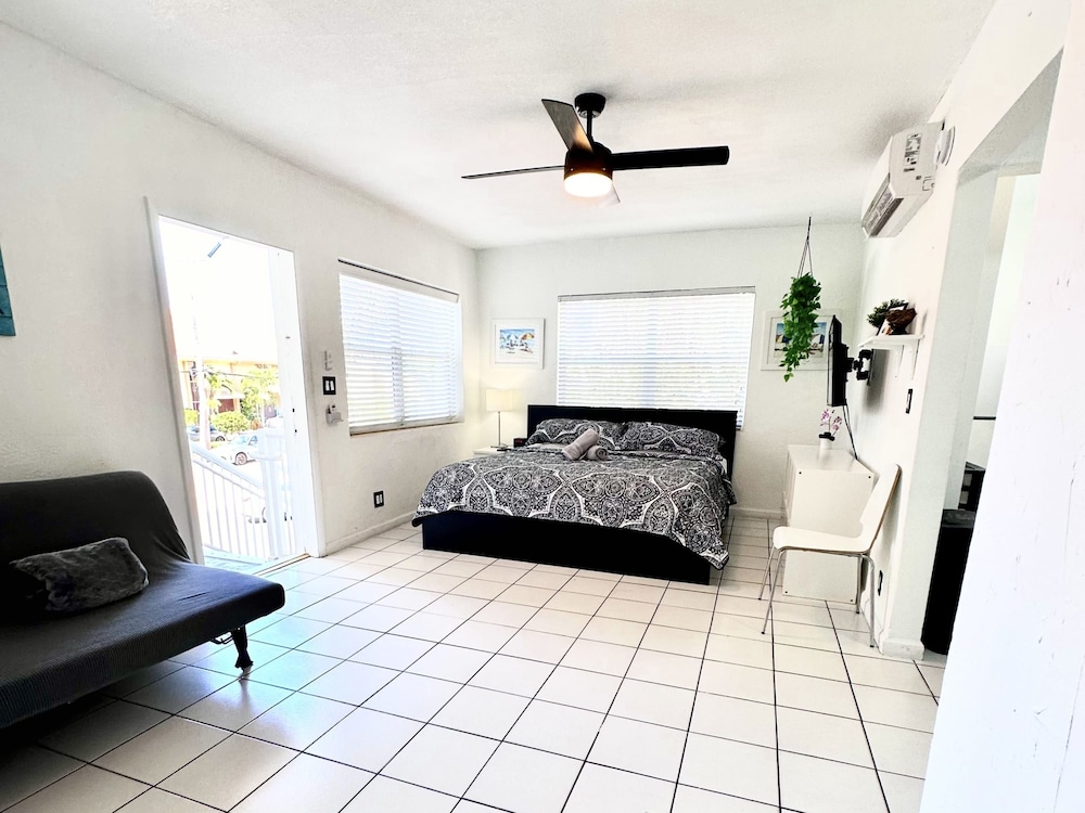 Southwinds 6 for 3 Just Steps From the Beach