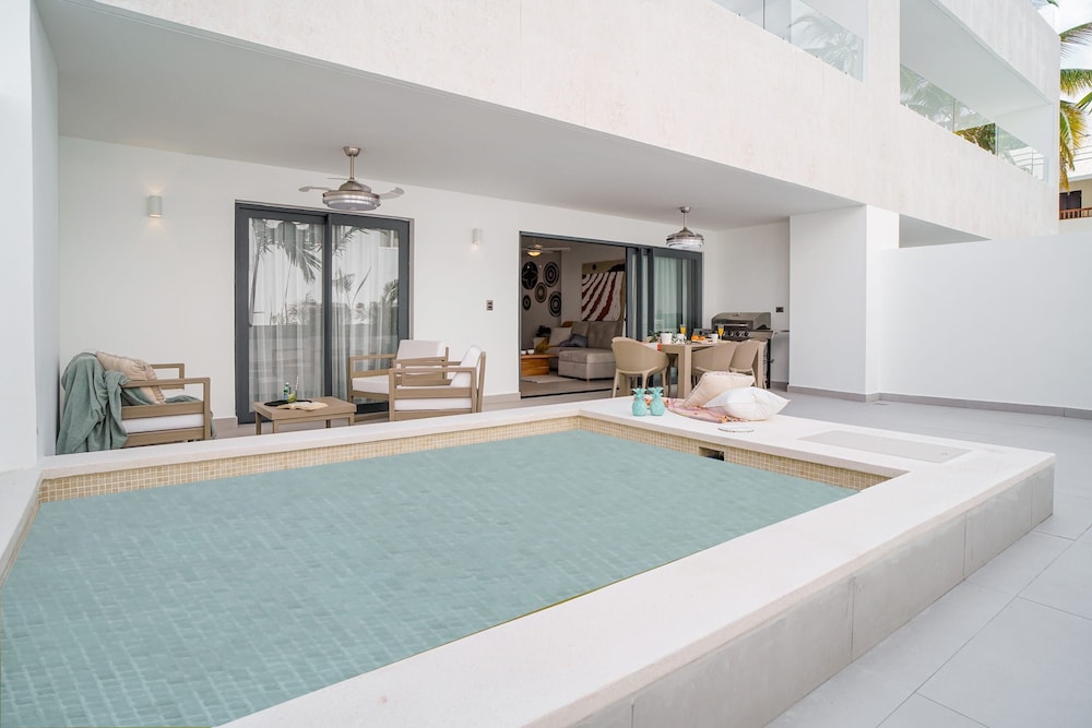 Luxury 3 Bedroom Apartment at the Beach