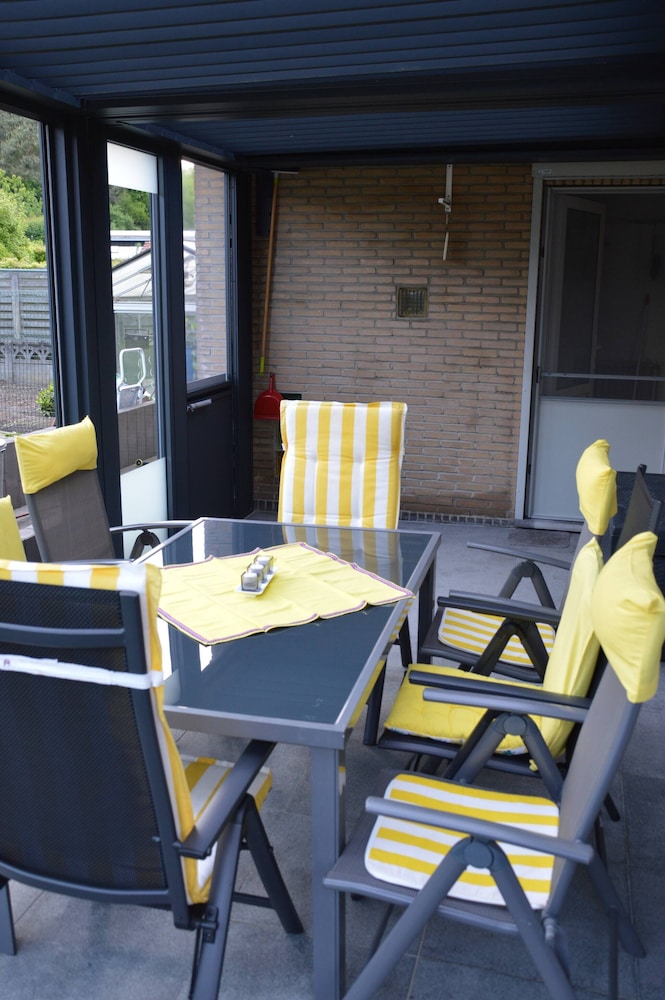 Charming Belgian Getaway, Vakantiewoning in Oudsbergen - 3 Bedrooms & Garden