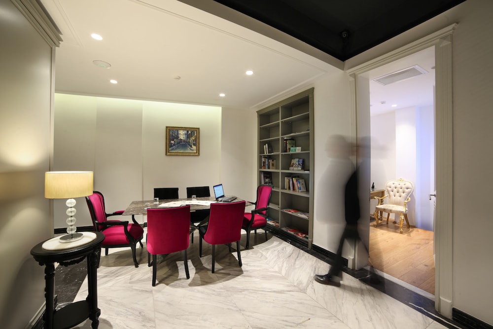 Beyaz Monarch Otel - Image 22
