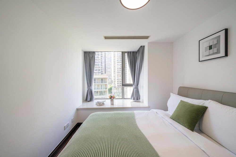 Tyms Premium 3BR 2BA Apt Walk to Metro