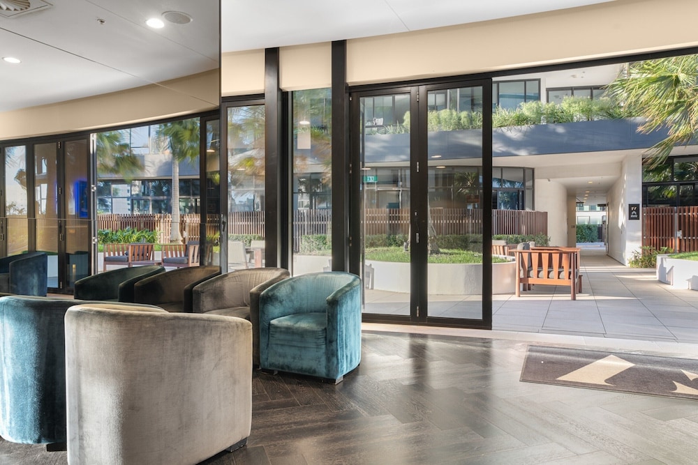 City Escape With Balcony & Resort-style Amenities