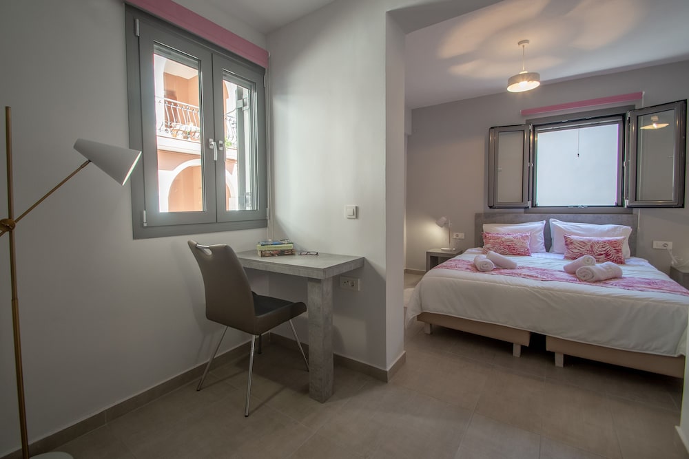 Ithaka Deluxe Home photo 4
