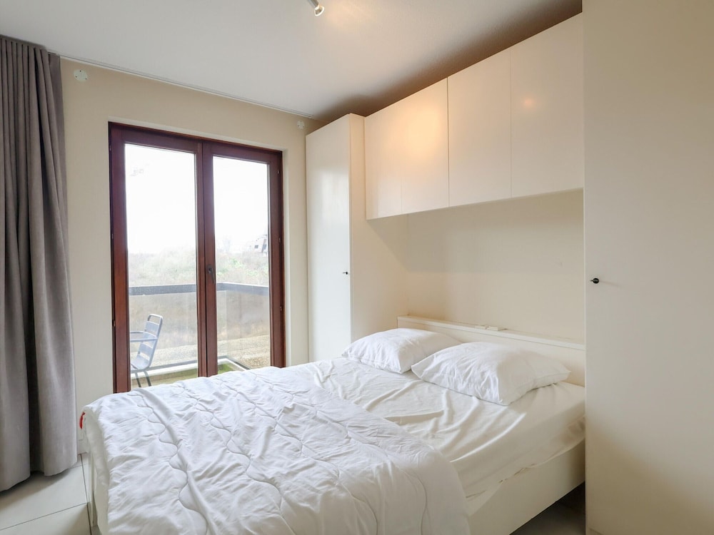 Apartment With Terrace and Side sea View