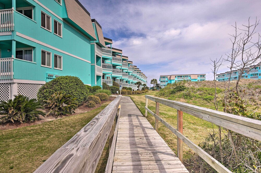 Beachfront Condo w/ Boardwalk & Pool Access!