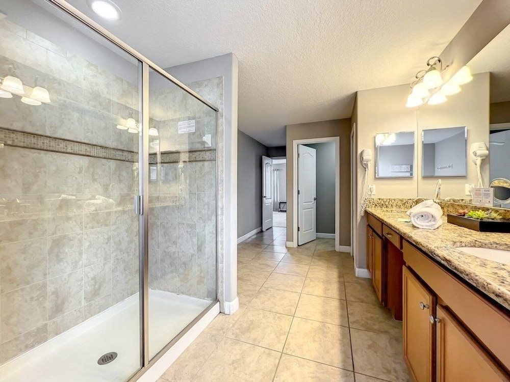 Fun At Paradise Palms 6 Bedroom Home by Redawning view 5