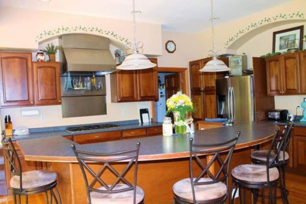 Oak Creek Lodge