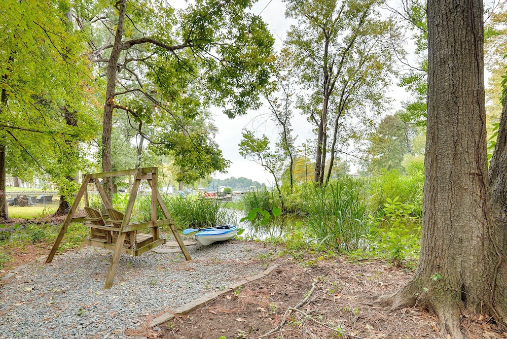 Lakefront Texas Abode w/ Kayaks, Fire Pit  Patio! - Property Image 8