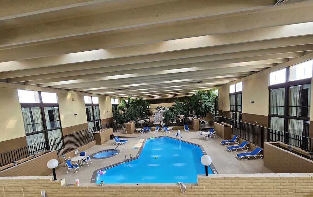 Roswell Vacations - Clarion Inn  Suites - Property Image 2