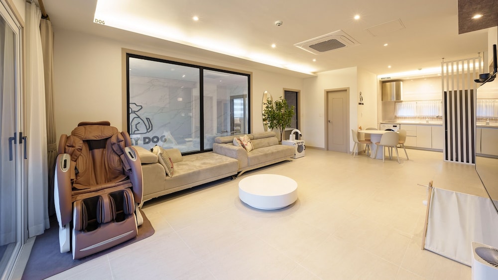 Taean Holy Dog Pool Villa