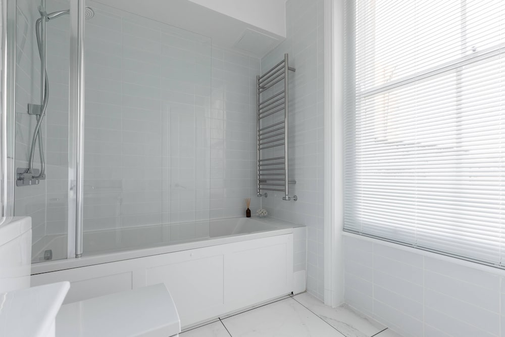 St Stephen's Gardens VII by Onefinestay