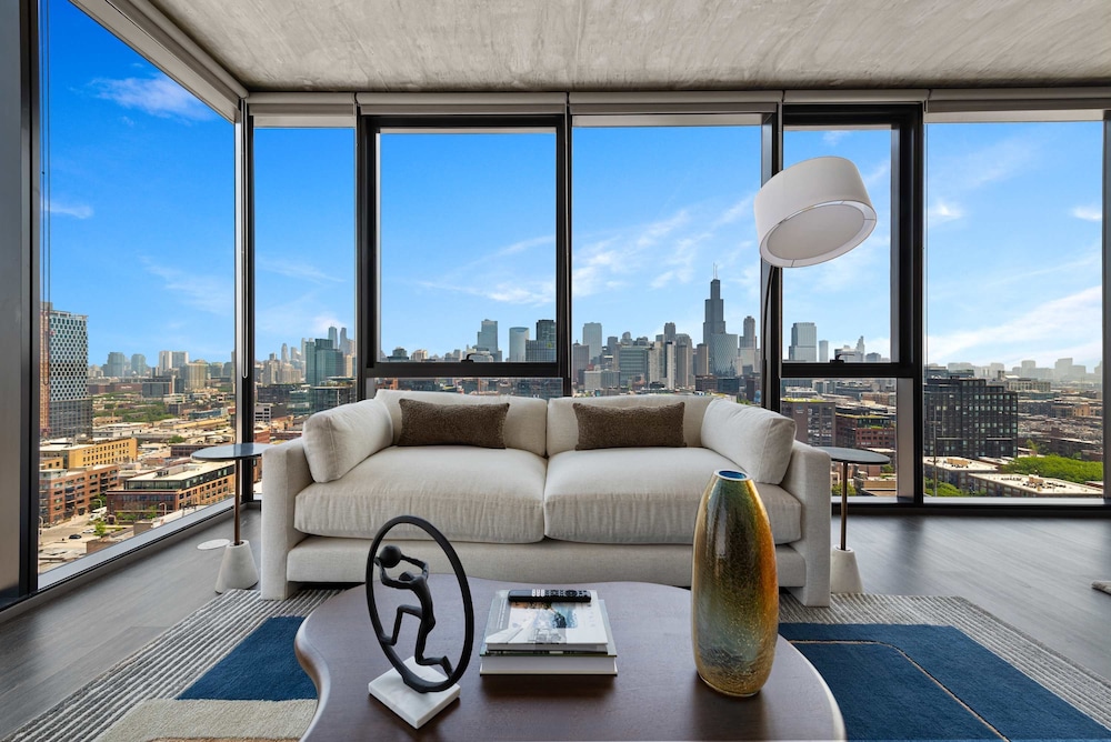 Cloud9 4apt in Building Fultonmkt The Cubist