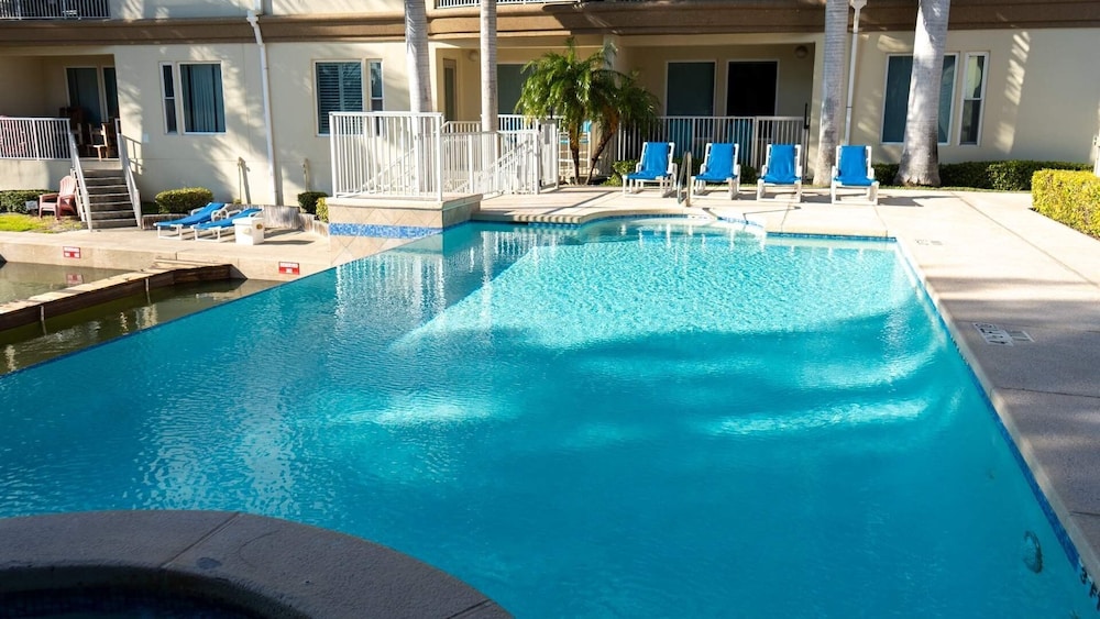 Channel Views Private Boat Slip Pool & Patio 3 Bedroom Apts