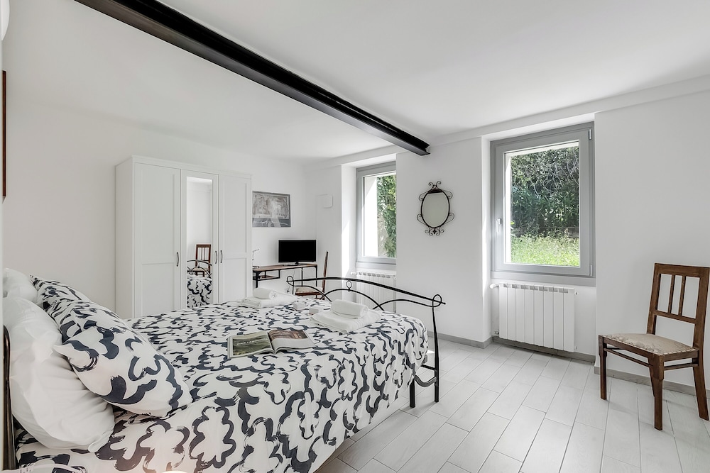 Iris Apartment