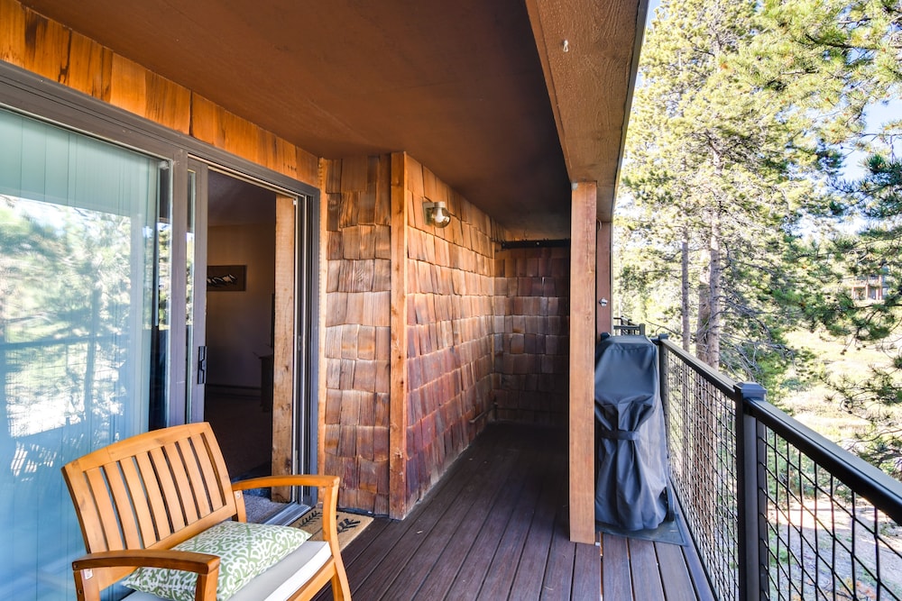 Elevated Fraser Condo w/ Mountain View & Amenities