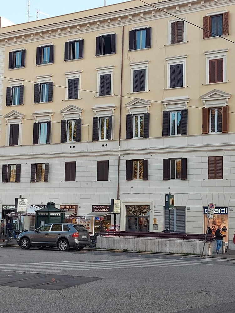 Vatican Rooms Guest House
