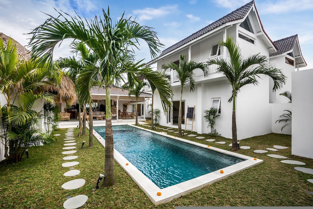 Villa Cyma by Alfred in Bali - New Peaceful 5 BR Villa in the Heart of Seminyak