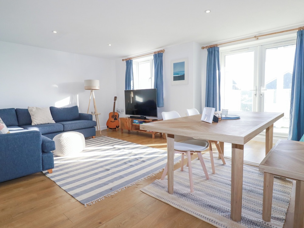 Apartment 6