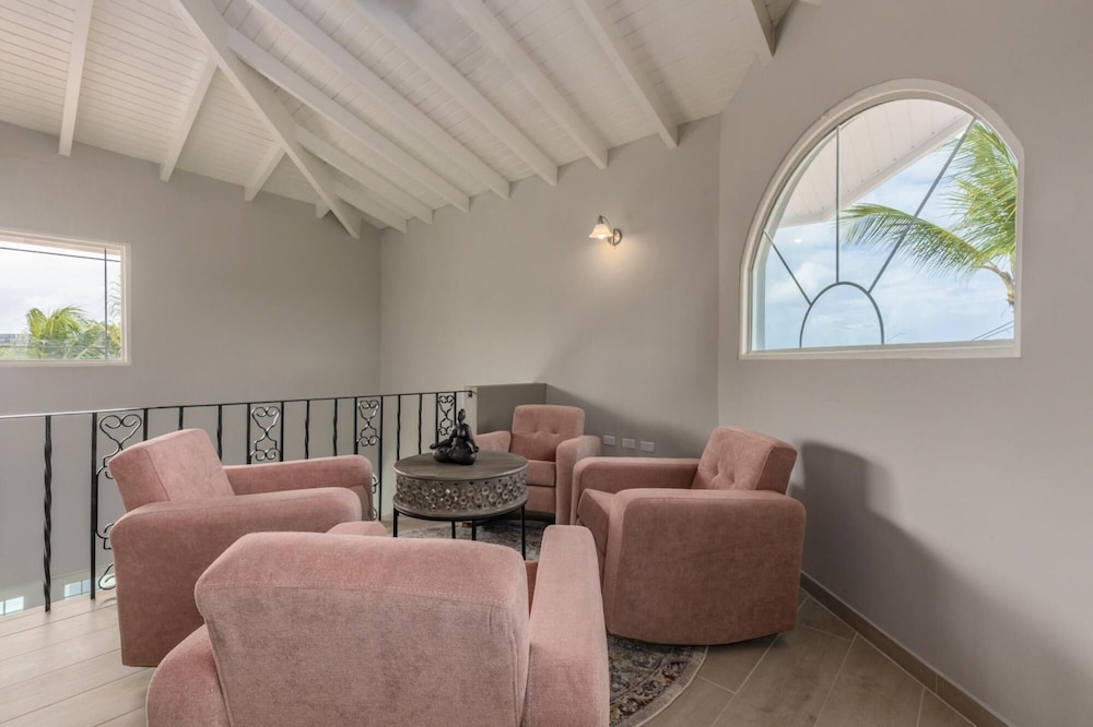 4BR 4BA Villa w Private Pool Eagle Palm Beach