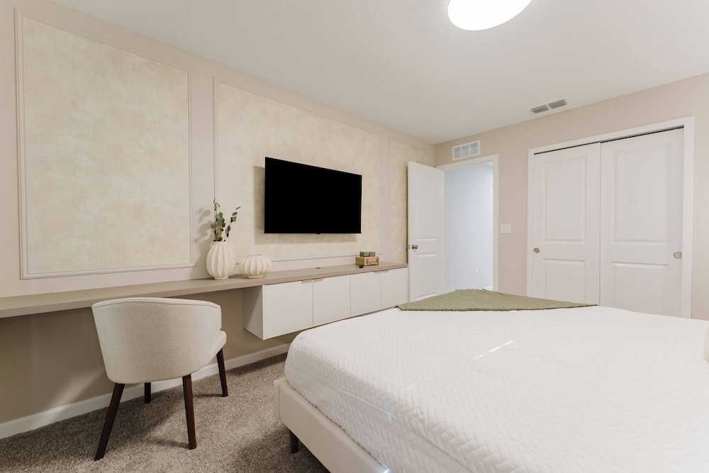 Orlando Getaway 6BR Home w Pool Near Disney
