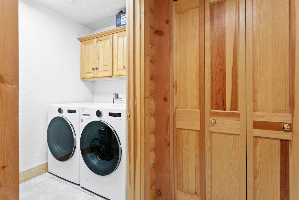 Bristlecone at Deer Valley Resort - Three Bedroom Condo with Hot Tub #201 3 Condo