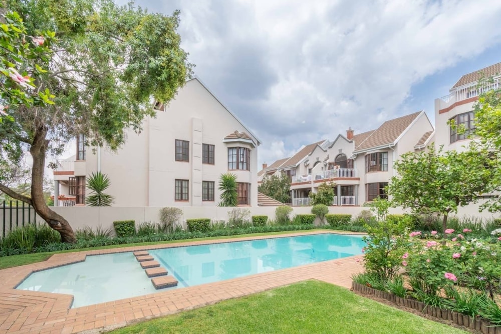 Peaceful Sandton Townhouse in Gated Community