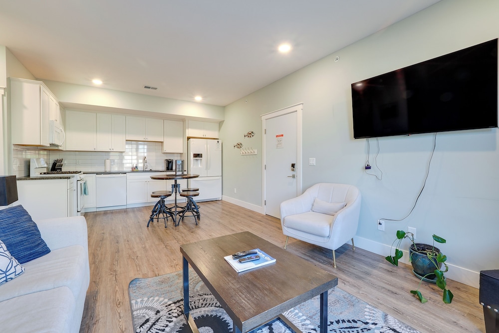 Walk to Front St! Traverse City Condo Near Skiing