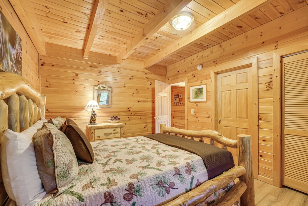 Private Hot Tub: Lake Resort Cabin in Sevierville!