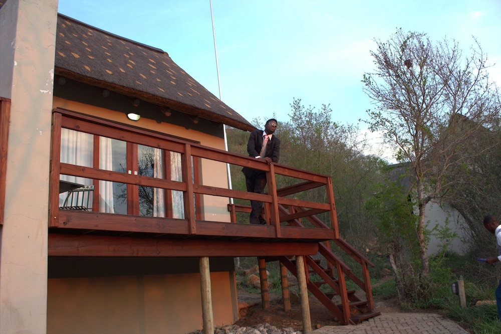 Nahakwe Lodge