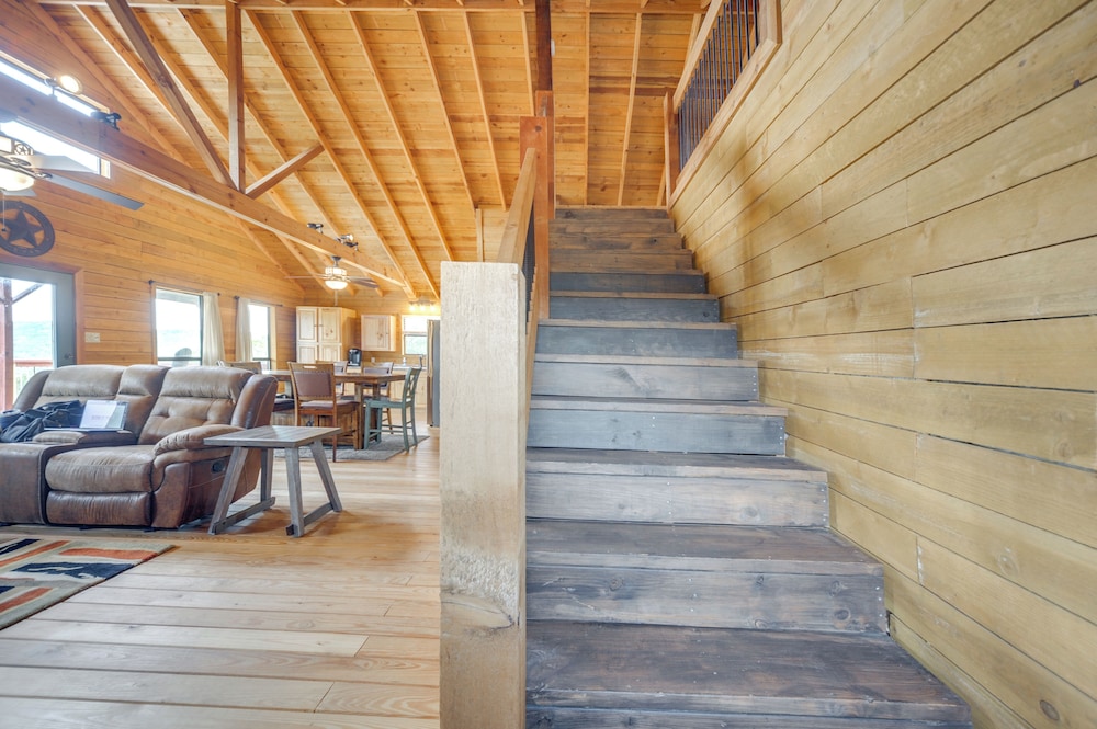 Pet-friendly Hideaway 13 Mi to Leakey