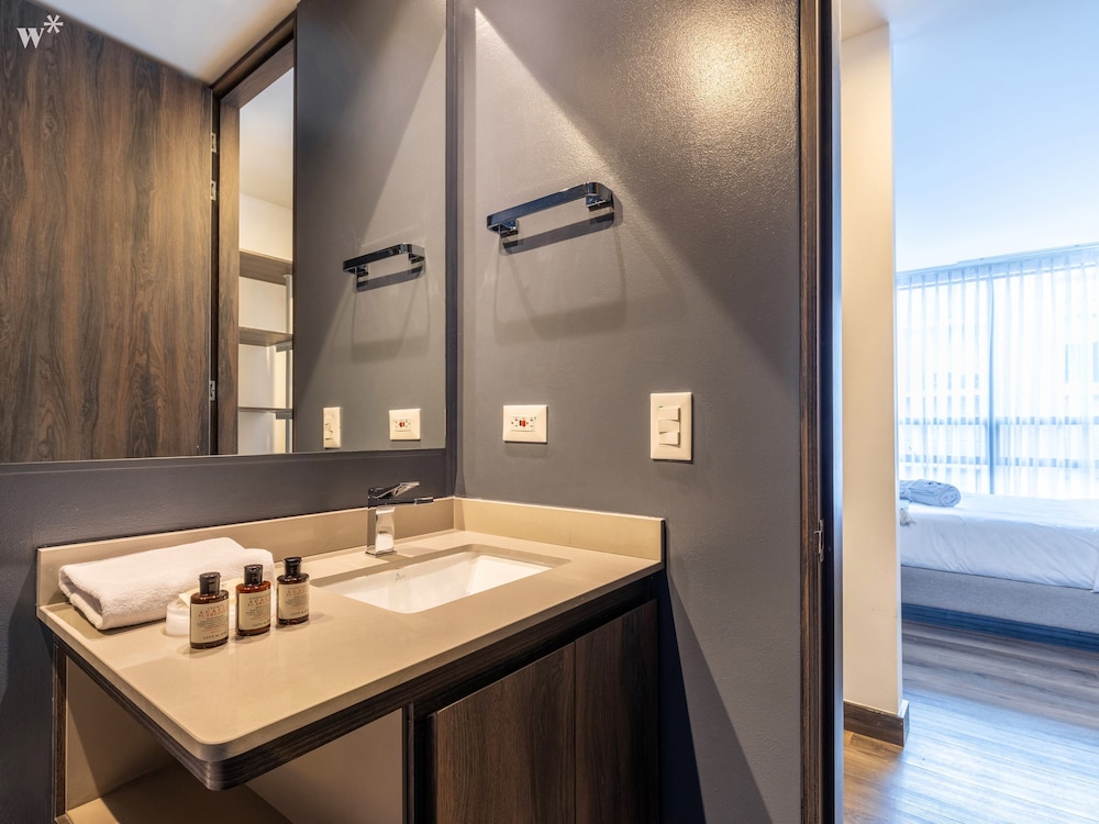 w Modern 2BR in Luxury Building in Chico