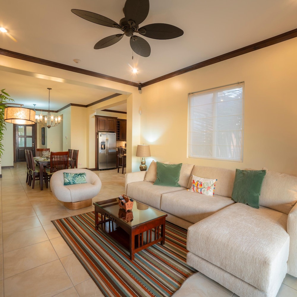 Altavista 5A 3 bdr 3 Bath Ocean View view 3