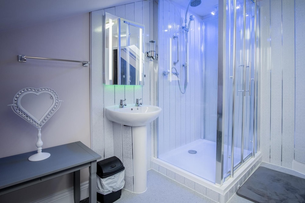 The Penthouse - 1 Bedroom Penthouse - Milford Haven