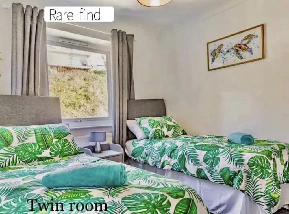 Lovely Apartment Sleeps 6 Singles in Torquay view 2